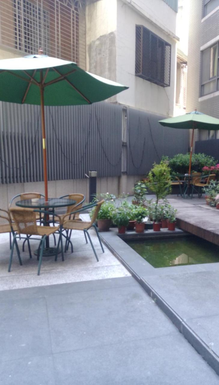 Feng Jia Homestay Taichung Exteriör bild