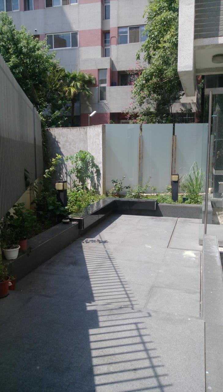 Feng Jia Homestay Taichung Exteriör bild