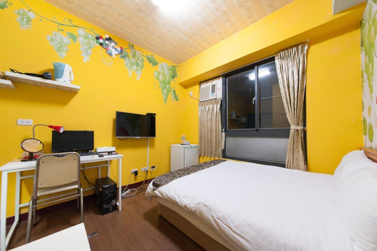 Feng Jia Homestay Taichung Exteriör bild